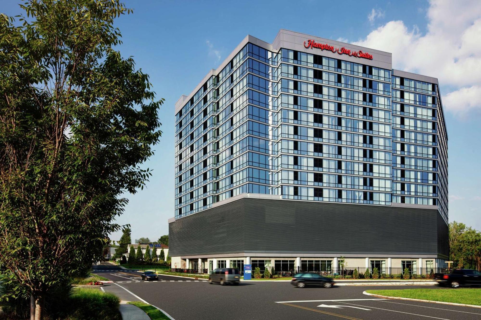 Hampton Inn & Suites Teaneck/Glenpointe Exterior foto